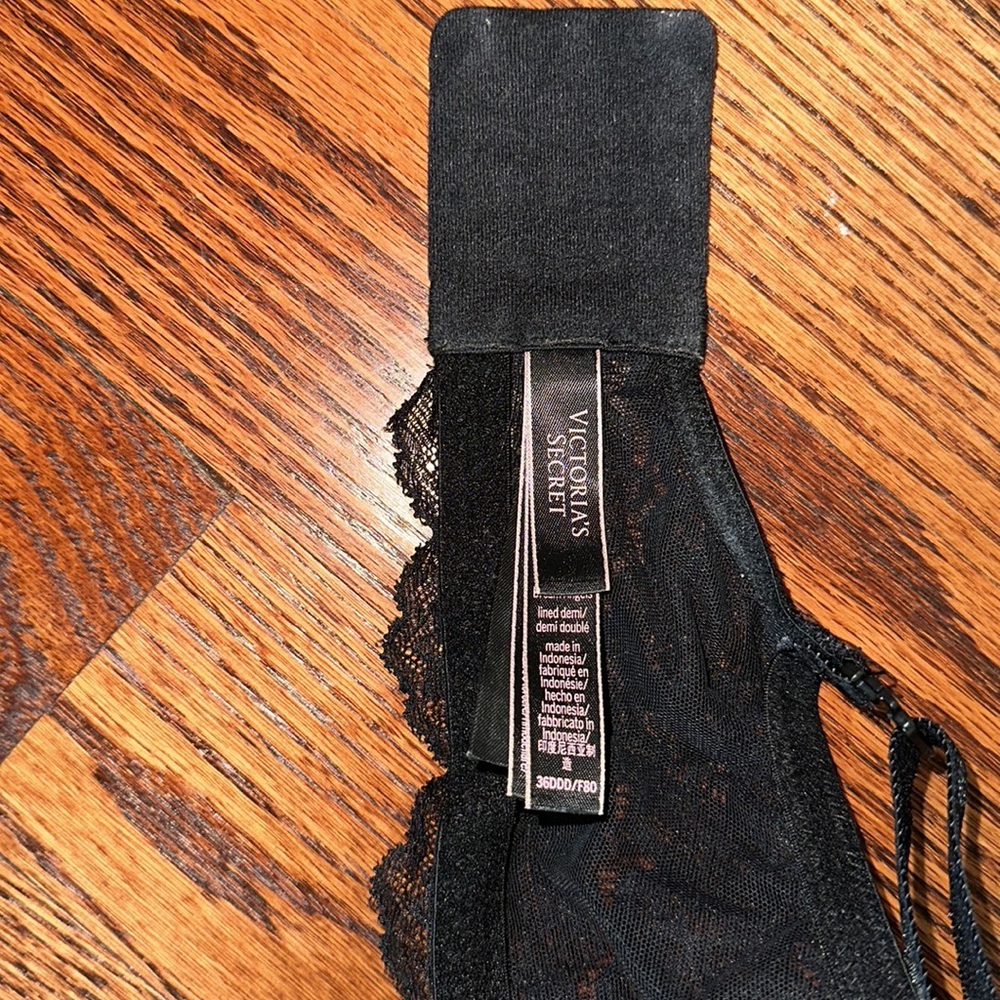 Victoria Secret black Dream Angels lightly lined lace Demi bra - size 36DDD - Picture 4 of 6